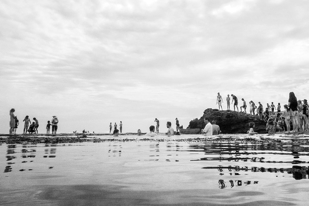 Lisa Atkinson - Queue Jumpers, Sorrento Back Beach 2021 – Limited Edition Fine Art Print